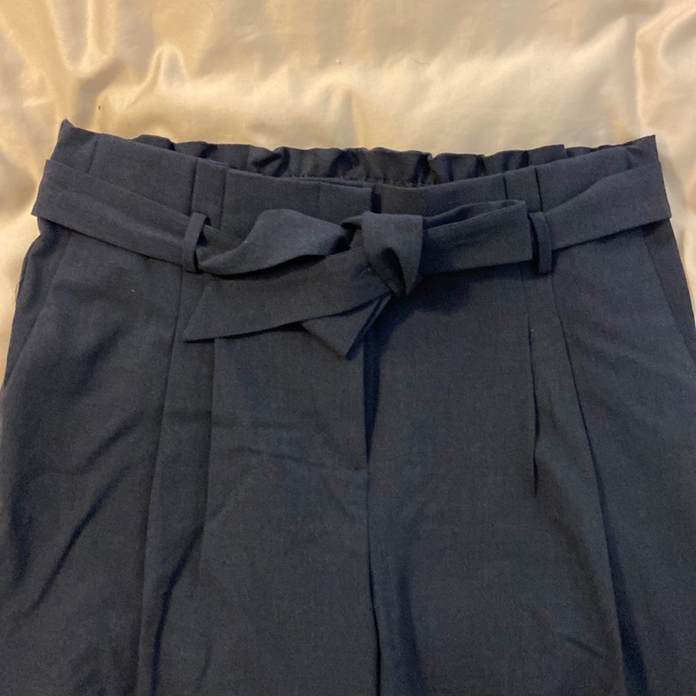 Loft navy pair of paper bag waist wide leg pants. Size Large
